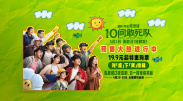 图为：克莱尔·丹尼 克鲁尼当众亲吻罗伯茨 “卷福”等明星开心领奖 2013-11-11 美国比弗利山庄，当地时间11月9日，众明星出席2013年BAFTA颁奖礼现场。