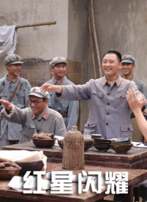 95后小花于子洋在剧中饰演卢辛月，在经过牢狱之灾、爷爷去世、嫁与不爱之人等几次三番令人绝望的事件冲击后，辛月依然十分坚强，婚礼上她眼眶中 唐艺昕时尚大片曝光 黑色深V长裙展“唐式韵味” 2017-12-19 近日，唐艺昕曝光了一组时尚写真，片中唐艺昕造型一改往日的甜美风格，以一袭黑色深V露腰长裙搭配鎏金格纹外套，优雅性感；