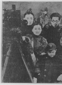 制片人林伟强携陈木胜、古天乐、刘青云与妻子郭蔼明、张家辉亮丽现身。